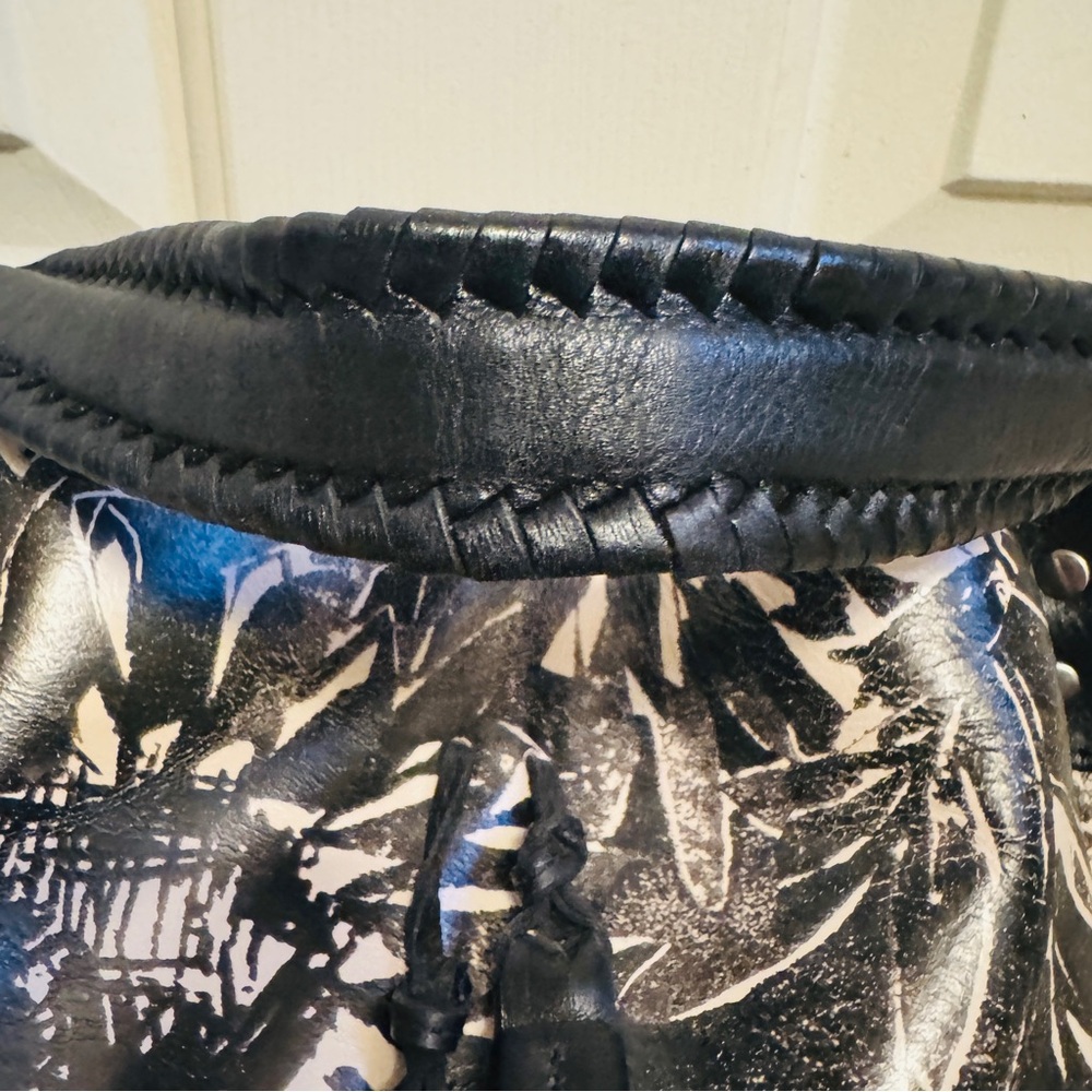 Beautiful Patricia Nash Otavia Sunflower Women's Distressed Leather Handbag! - Picture 7 of 13